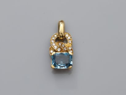 null Pendentif en or jaune, 750 MM, ornée d'une pierre bleue et diamants, poids :...