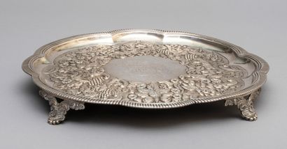 null Silver tray first title Irish 925/000.

It rests on four cast feet decorated...