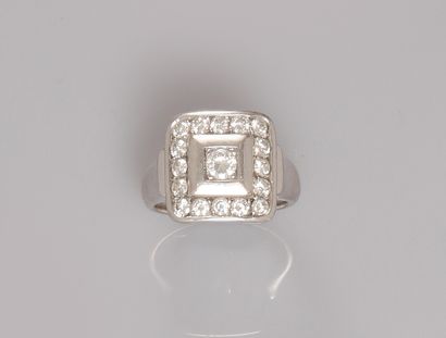  Bague en or gris 750MM et, platine 900 MM, recouverte de diamants, trace de poinçon...