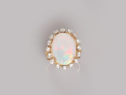 null White and yellow gold ring, 750 MM, set with a large cabochon opal in a row...