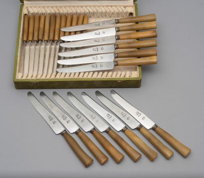 null "Au Bablois" forger in Grenoble.

Set of 13 large knives and 12 cheese knives.

Horn...