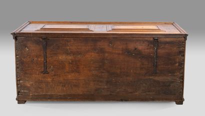 null Rectangular chest in oak, walnut and fruitwood marquetry. It opens at the top...