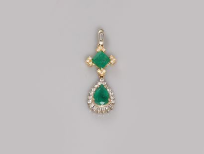 null Yellow gold pendant, 585 MM, set with a square emerald and a pear-cut emerald...