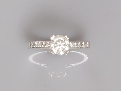  Solitaire ring in white gold, 750 MM, set with a brilliant-cut diamond weighing...