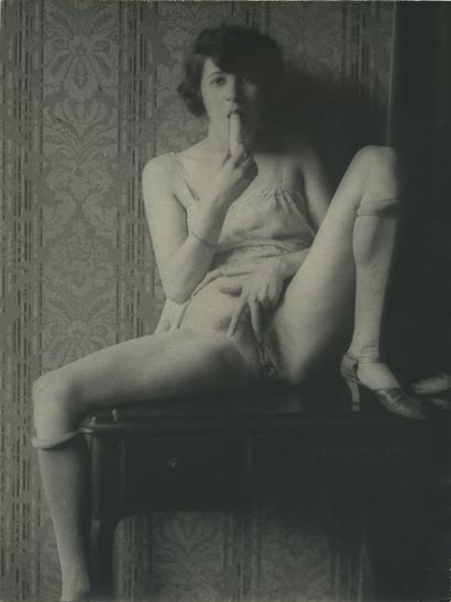 null MONSIEUR X. La Perverse, vers 1930. Épreuve argentique d’époque, 24 x 18 cm...