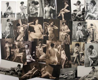 null Éditions PC. Études de nu, lingerie, vers 1925. 27 épreuves argentiques d'époque,...