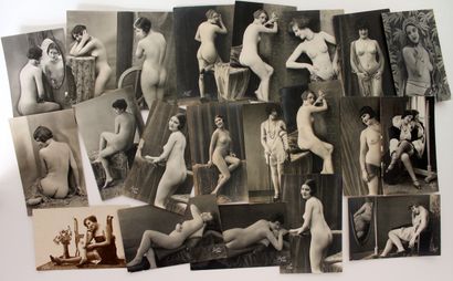 null SUPER. Études de nu, vers 1930. 21 épreuves argentiques d'époque, format carte...
