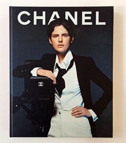 null [CHANEL] Karl LAGERFELD. Chanel boutique, collection printemps-été 1997. — Chanel...