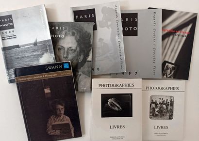 null [REVUES ET CATALOGUES] Environ 43 revues et catalogues consacrés à la photographie,...
