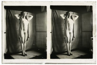 null [Photographe non identifié]. Étude de nu et pornographies, vers 1920. 2 plaques...