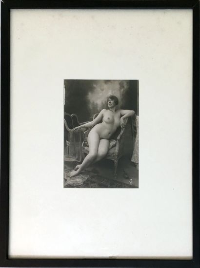 null Éditions CORONA. Étude de nu, vers 1925. Épreuve argentique d'époque, 21,5 x...