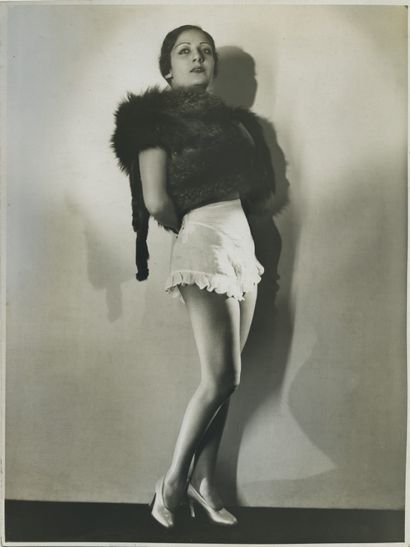 null DIANA SLIP. La Danseuse Hanne Dolores, vers 1934. Épreuve argentique d'époque,...