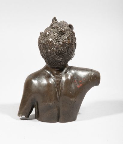 null Buste de Satyre

bronze, patine brun-vert

Italie, XIXe siècle, d’après Severo...
