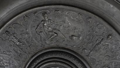 null Large pewter Temperance dish decorated in relief.

In the center, on the umbilicus,...