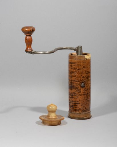 null Pepper mill in pressed horn and magnifying glass with its wrought iron handle

and...