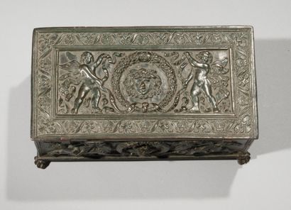 null Ink box of rectangular form out of patinated bronze with decoration, on the...