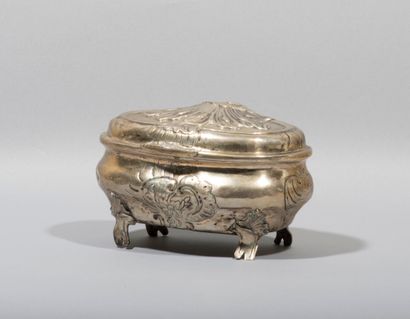 null Johann Ludwig Meyer (1740- 1775)

Sugar bowl in repoussé silver, the body arched...