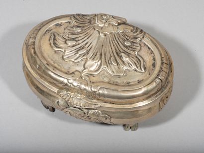 null Johann Ludwig Meyer (1740- 1775)

Sugar bowl in repoussé silver, the body arched...