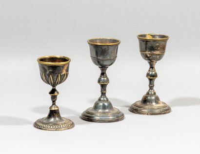 null Set of three egg cups on baluster feet.

Old silver plated metal.

Work of the...