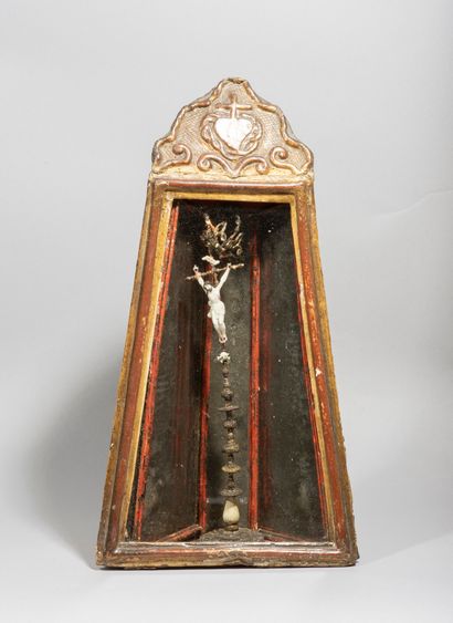null Ex-voto to Christ on the cross

The Christ in fined glass and small box in wood

carved...