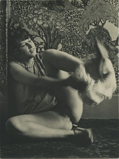 null MONSIEUR X. Libérée, vers 1930. Épreuve argentique d’époque, 24 x 18 cm.