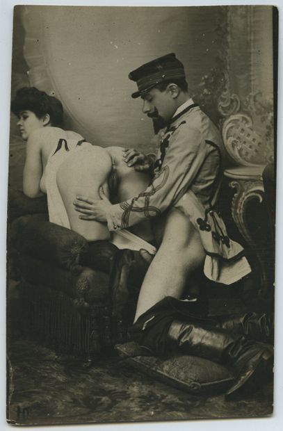 null RUSSIE. SAINT-PÉTERSBOURG. Scènes pornographiques en costume, vers 1900. 31...