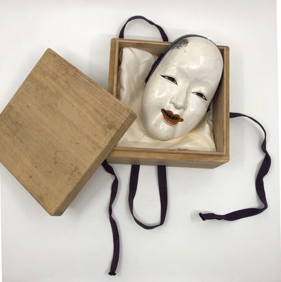 null JAPON. Masque peint à retourner sur scène érotique, hauteur 15 cm, largueur...