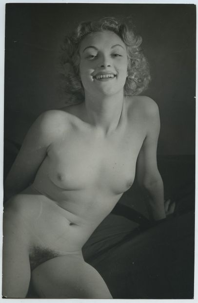 null BRASSAÏ (1899-1984). Nude Study, ca. 1950. Vintage silver print, 23 x 15 cm....