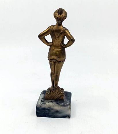 null 10 PIECES. Bronze bather on a base, height 11 cm. - Bronze diver, height 10...