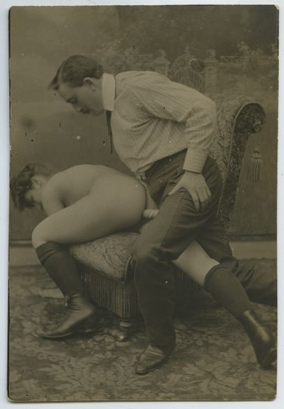 null RUSSIE. SAINT-PÉTERSBOURG. Scènes pornographiques en costume, vers 1900. 31...