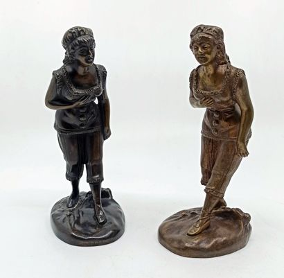 null 5 PIÈCES, BRONZE & ÉTAIN. 2 bronzes identiques, hauteur 18 cm. - Vase en étain...