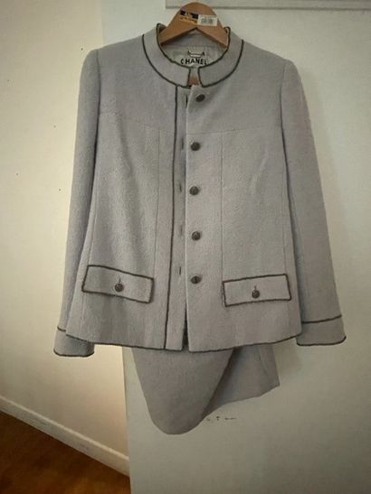null Chanel grey wool suit 

Size 40/42