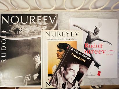 null Un ensemble de 4 livres sur Rudolf Noureev (1958-1992)



"Noureev." Bertrand...