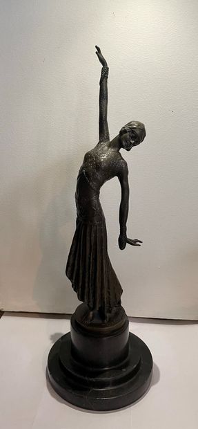 null Demetrer Haralamb Chiparus

(1886 - 1947), after. 

Russian ballet dancer. 

Bronze...
