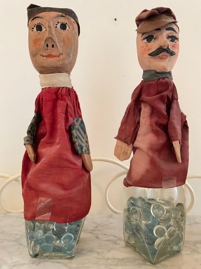 null Guignol.

-2 marionettes de Guignol anciennes issues de la collection Jean Guy...