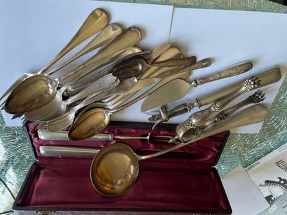 null 
Lot "silverware" including several sets of silver metal: a set of 12 spoons...