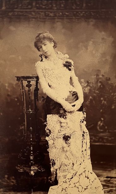null Napoléon SARONY (1821-1896) 

Portrait de la comédienne, Sarah Bernhardt, 1880

Tirage...