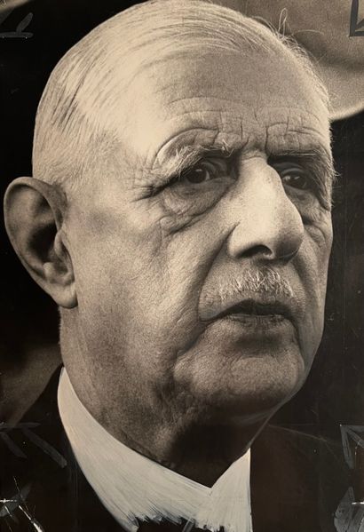 null Léon Herschtritt (1939-2020) 

General de Gaulle, c. 1975

Vintage silver print,...