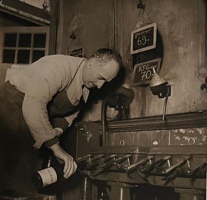 null Le Vin

La production, au moment de le goûter, c. 1950

Tirage argentique d’époque,...