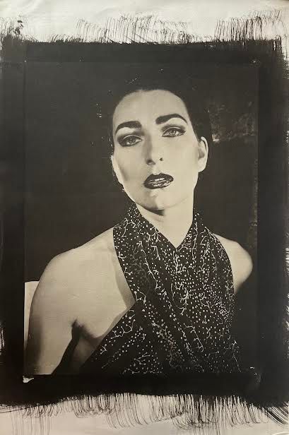 null Auteur Non-identifié (XX°)

Portrait de Maria Callas ?, c. 1980

Tirage platine,...