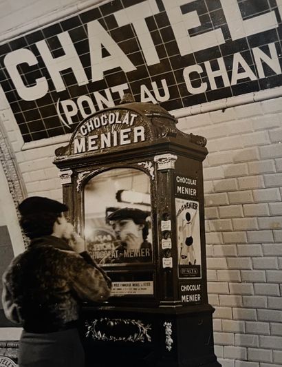 null Dans le métro parisien 

“Avant l’arrivée du métro … vite un peu de poudre.”...