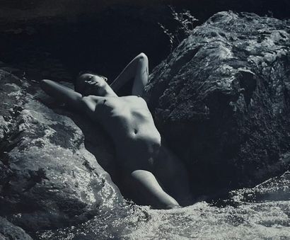null Nu féminin

Au clair de lune, sur les rochers, c. 1990

Tirage cibachrome, sur...