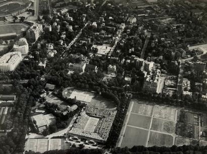 null Paris 

Aerial views of the capital: Trocadero, Eiffel Tower and the Champs...