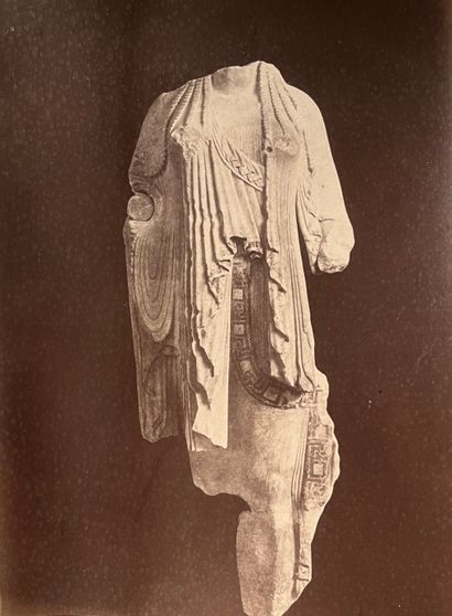 null Adolphe Giraudon (1849-1929) 

Artéfacts de la Grèce Antique et Egypte : 

“Tambour...