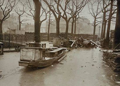 null Paris - Les inondations de 1910 

“Roulotte transportée par les flots jusqu’au...