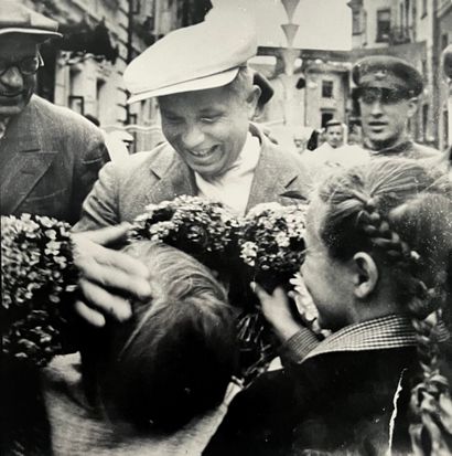 null Nikita Khrushchev

Avec de jeunes enfants, 1930

Tirage argentique d’époque...