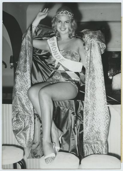 null Sophie DESTRADE (20th century), beauty queen, Miss France 1959. Vintage silver...