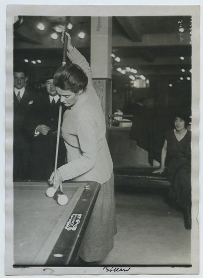 null [BILLIARD] Miss SEHRIER, billiard championship. Vintage silver print, 18 x 13...