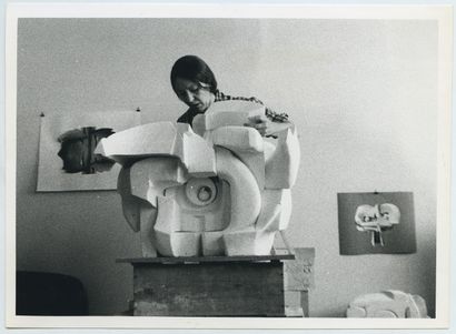 null [GRÉCE] Aglaé LIBÉRAKI (1932-1985), sculptrice d'origine grecque appartenant...