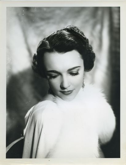 null Jacqueline DELUBAC (1907-1997), actress. Vintage silver print, 27,5 x 21 cm....